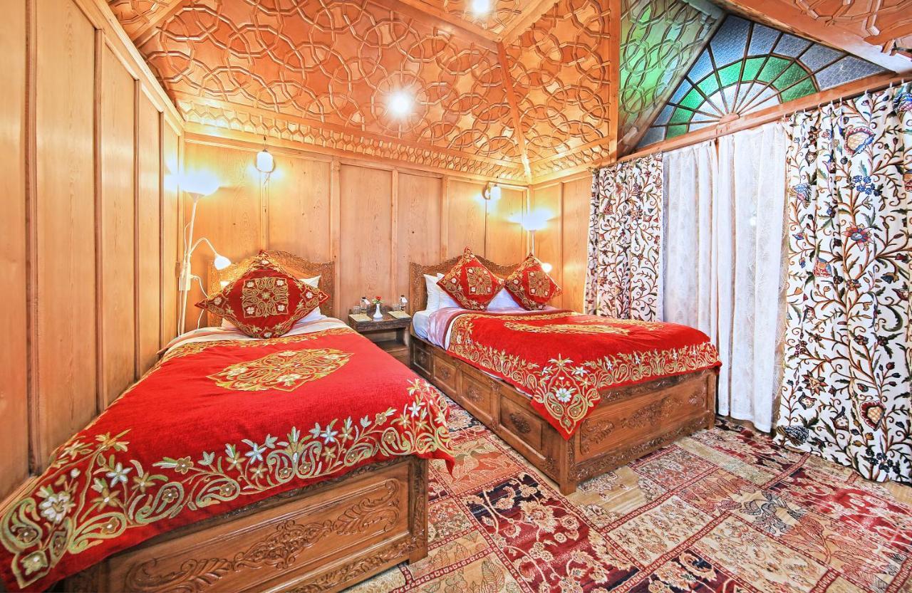 Kolu Group Of Houseboats Hotel Srīnagar Buitenkant foto