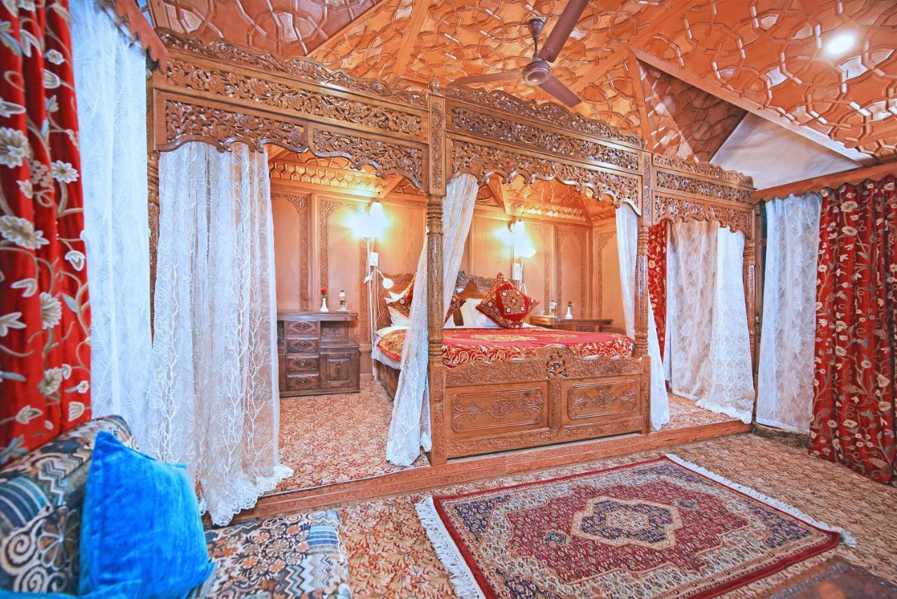 Kolu Group Of Houseboats Hotel Srīnagar Buitenkant foto