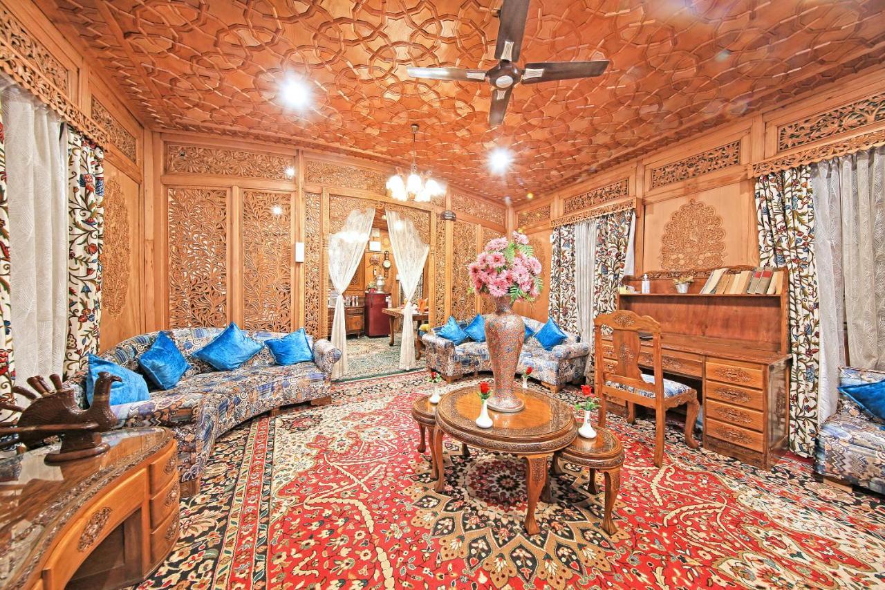 Kolu Group Of Houseboats Hotel Srīnagar Buitenkant foto