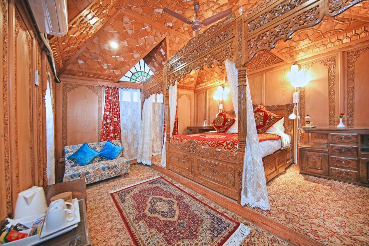 Kolu Group Of Houseboats Hotel Srīnagar Buitenkant foto