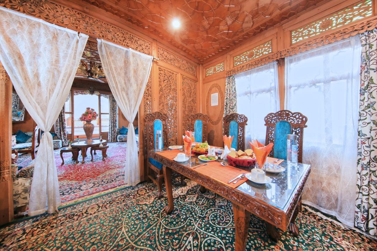 Kolu Group Of Houseboats Hotel Srīnagar Buitenkant foto