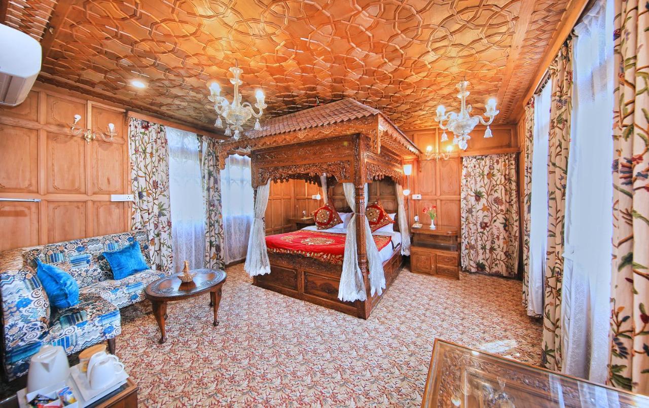 Kolu Group Of Houseboats Hotel Srīnagar Buitenkant foto